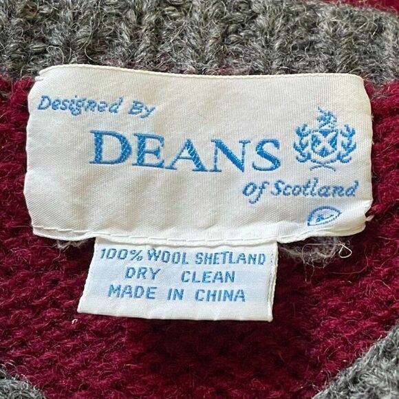 Vintage Womens Deans of Scotland Hand Knit Cottagecore Farm Scene Wool Sweater - Picture 9 of 9